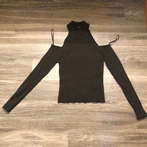 Forever 21 cut out shoulder shirt